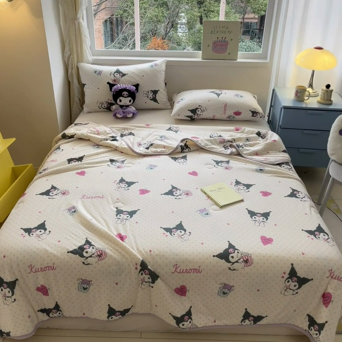 91家纺网 家纺一手货源 找家纺 金爱家 2024新款A类三丽鸥正版授权高品质牛奶丝软糯针织棉夏被系列 针织棉三丽鸥-奶油甜筒库洛米