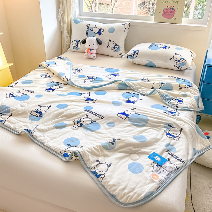 91家纺网 家纺一手货源 找家纺 金爱家 2024新款A类三丽鸥正版授权高品质牛奶丝软糯针织棉夏被系列 针织棉三丽鸥-蓝点帕恰狗