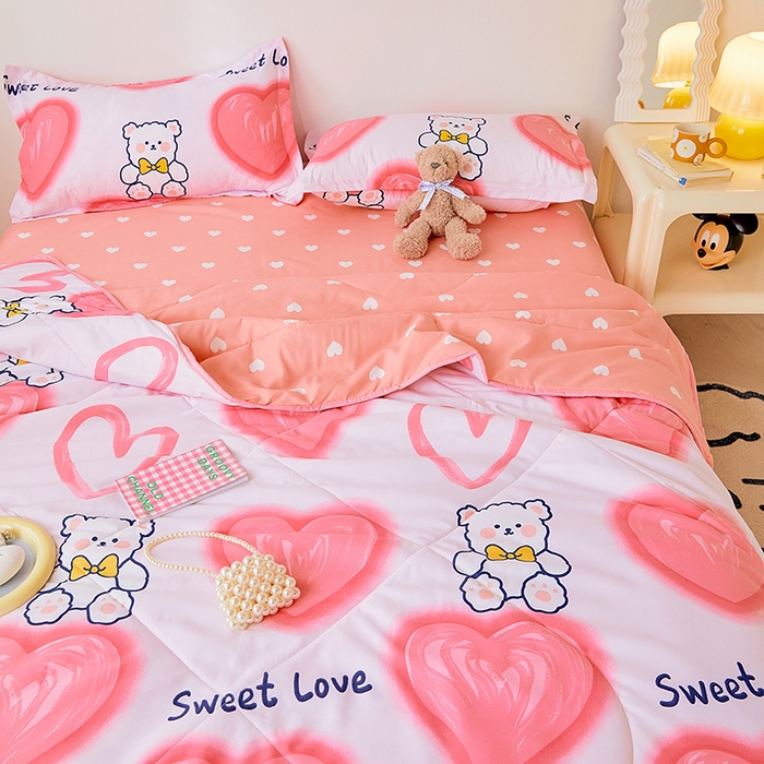 91家纺网 家纺一手货源 找家纺 卡斯诺家纺馆 2025新款芦荟棉亲肤印花夏被（下载包包含买家秀） 粉心熊