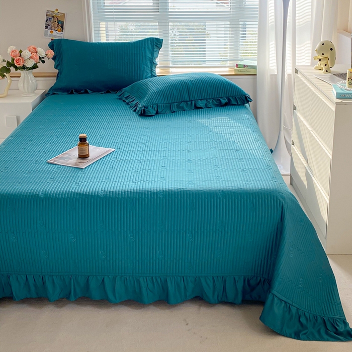 91家纺网 家纺一手货源 找家纺 胜权家纺 2024新款A类60S天丝夹棉绣花床盖三件套 静待花开--绅士蓝