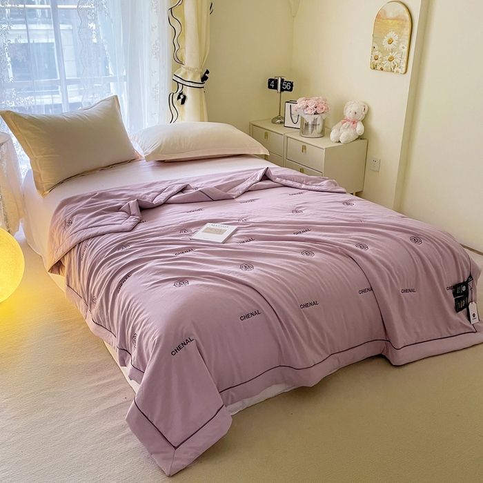 91家纺网 家纺一手货源 找家纺 被靠被2024新款锦丝缎空调夏被-山茶花 水晶紫