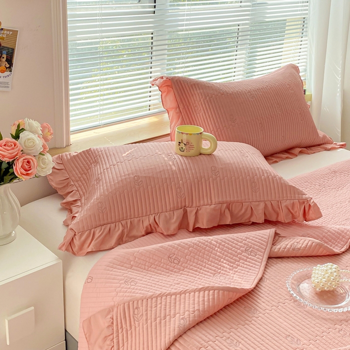 91家纺网 家纺一手货源 找家纺 胜权家纺 2024新款A类60S天丝夹棉绣花床盖三件套 静待花开--香草玉