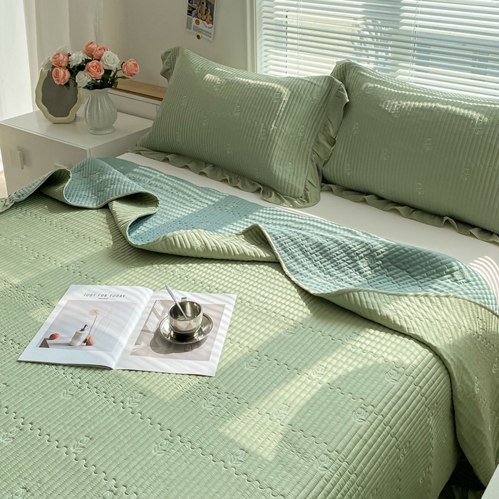 91家纺网 家纺一手货源 找家纺 胜权家纺 2024新款A类60S天丝夹棉绣花床盖三件套 静待花开--抹茶绿