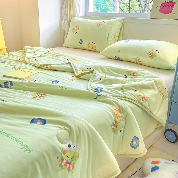 91家纺网 家纺一手货源 找家纺 金爱家 2024新款A类三丽鸥正版授权高品质牛奶丝软糯针织棉夏被系列 针织棉三丽鸥-萌萌大眼蛙