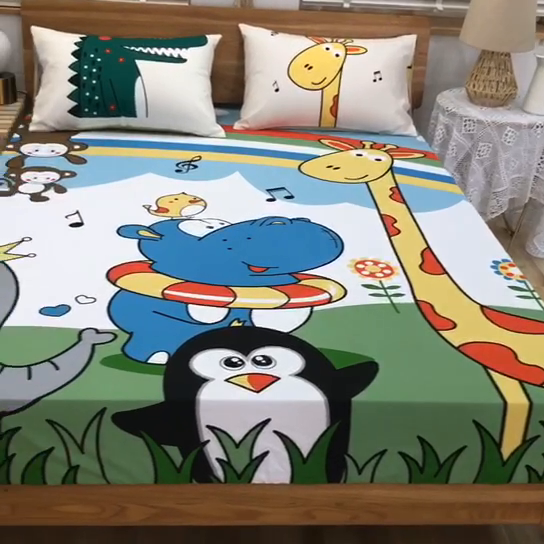 91家纺网 家纺一手货源 找家纺 沐白家居 2024新款纯棉喷气133*72二次元大版印花单床笠 动物城