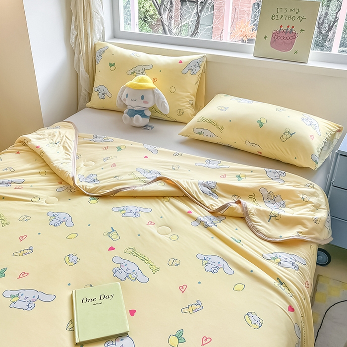 91家纺网 家纺一手货源 找家纺 桃子家居 2024新款A类三丽鸥正版授权高品质牛奶丝软糯针织棉夏被系列 针织棉三丽鸥-柠檬玉桂狗