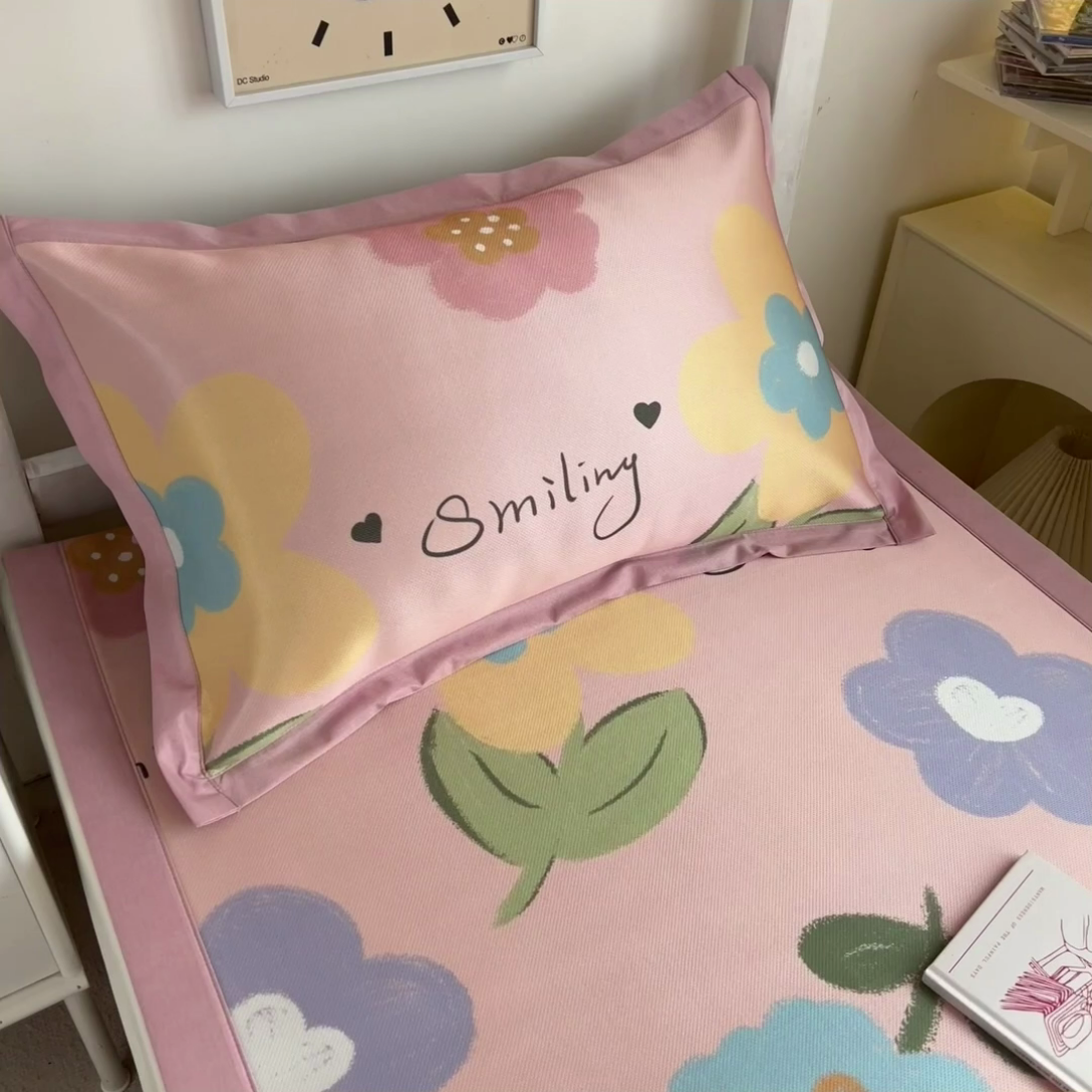 91家纺网 家纺一手货源 找家纺 孩子王家纺 2024新款凉感卡通冰丝席-学生款 缤纷花园