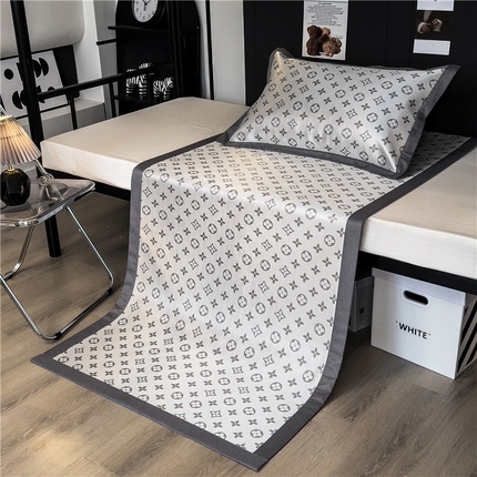 91家纺网 家纺一手货源 找家纺 （总）孩子王家纺 2024新款高档提花加厚凉感款冰丝席路易世家系列-单人凉席