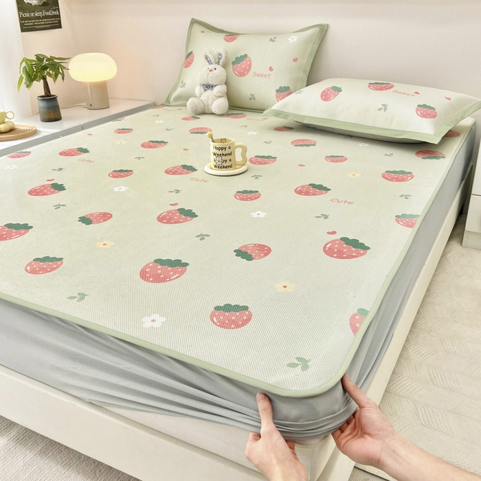 91家纺网 家纺一手货源 找家纺 全季家居 2024新款5A抗菌小清新数码印花冰藤席 床笠款-草莓