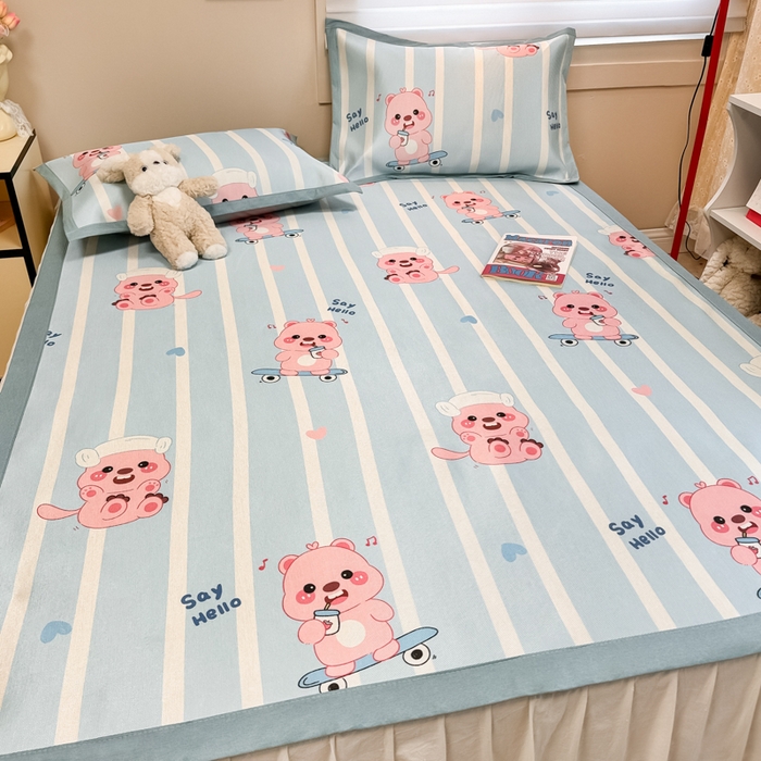 91家纺网 家纺一手货源 找家纺 2025新款慕尚600D数码印花冰丝凉席 滑板熊