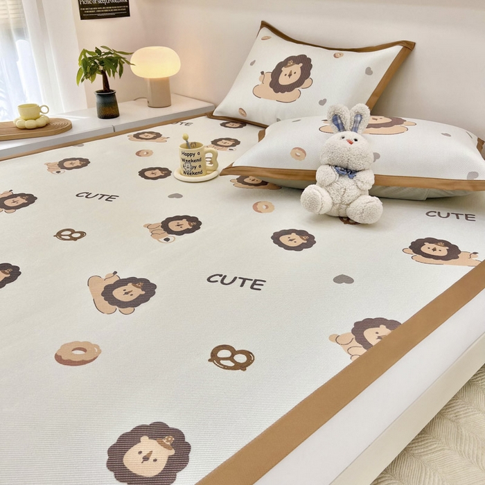 91家纺网 家纺一手货源 找家纺 全季家居 2024新款5A抗菌小清新数码印花冰藤席 床席款-小狮子