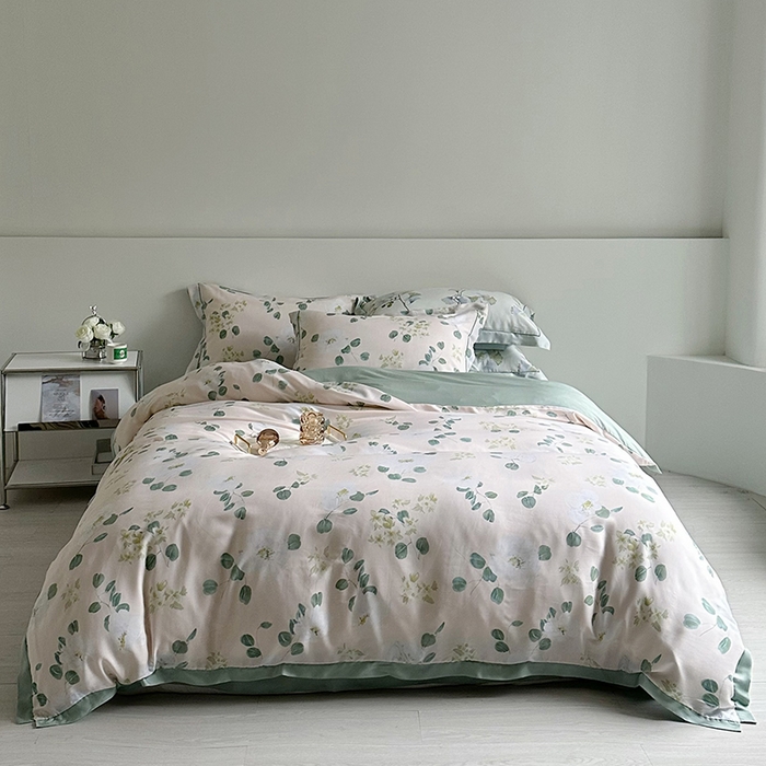 91家纺网 家纺一手货源 找家纺 氧家 2025新款莱赛尔天丝数码印花四件套宽边断角工艺（礼盒装）伊美莎粉