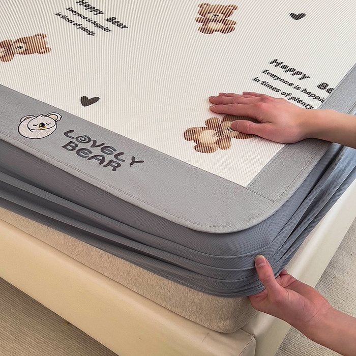 91家纺网 家纺一手货源 找家纺 全季家居 2024新款A类抗菌数码印花冰藤席三件套 床笠款-爱心熊