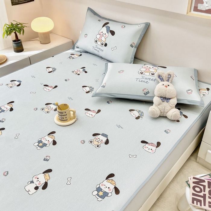 91家纺网 家纺一手货源 找家纺 全季家居 2024新款5A抗菌小清新数码印花冰藤席 床笠款-开心狗