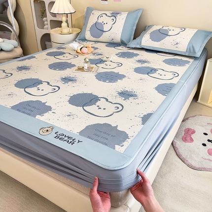 91家纺网 家纺一手货源 找家纺 全季家居 2024新款A类抗菌数码印花冰藤席三件套 床笠款-开心熊