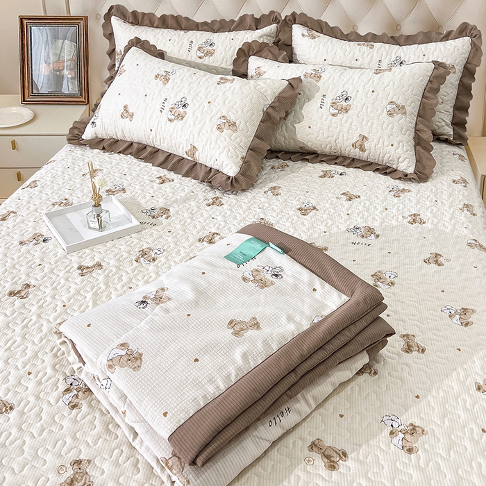 91家纺网 家纺一手货源 找家纺 梦柏家纺 2024新款亲肤泡泡棉夹棉床盖夏被四件套 条纹熊