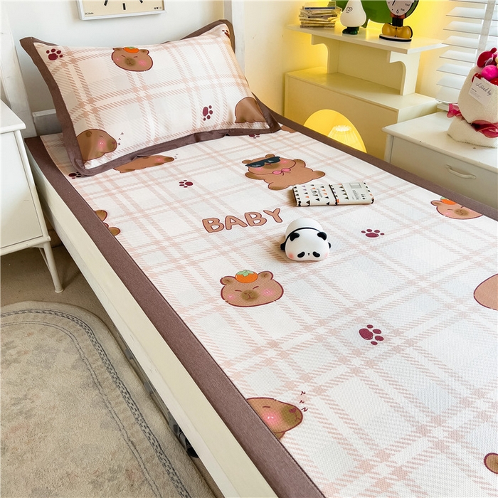 91家纺网 家纺一手货源 找家纺 孩子王家纺 2024新款凉感卡通冰丝席-学生款 呆萌水豚