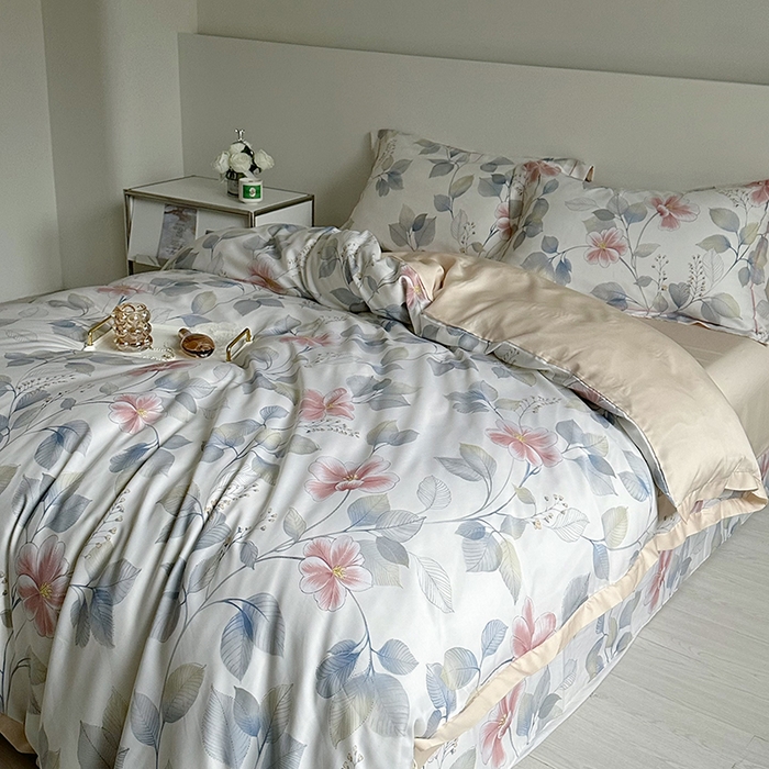 91家纺网 家纺一手货源 找家纺 氧家 2025新款莱赛尔天丝数码印花四件套宽边断角工艺（礼盒装）邂逅柔情