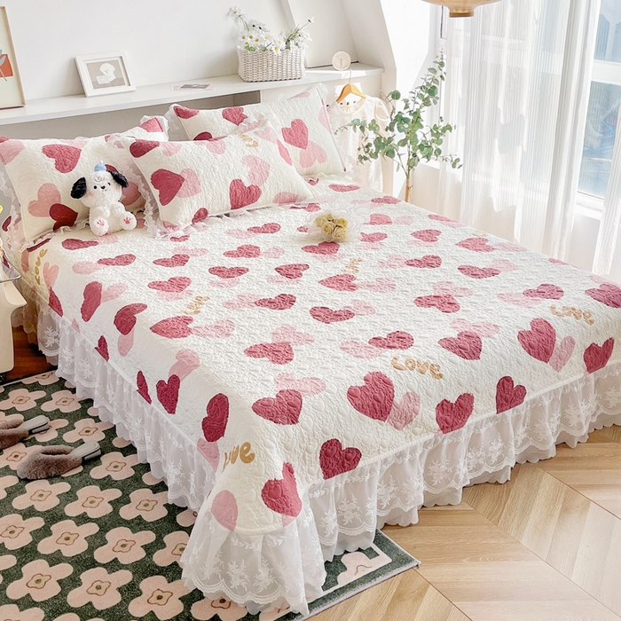 91家纺网 家纺一手货源 找家纺 添越 2024新款雪纺蕾丝款纯棉床盖四件套 怦然心动-粉