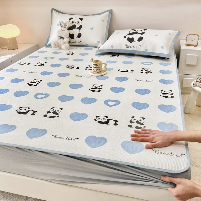 91家纺网 家纺一手货源 找家纺 全季家居 2024新款5A抗菌小清新数码印花冰藤席 床笠款-爱心熊猫