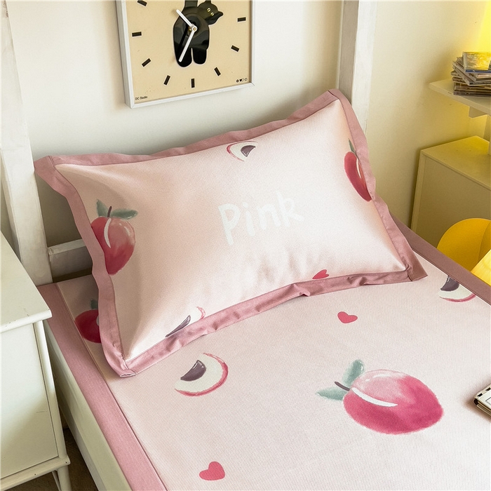 91家纺网 家纺一手货源 找家纺 孩子王家纺 2024新款凉感卡通冰丝席-学生款 粉桃桃