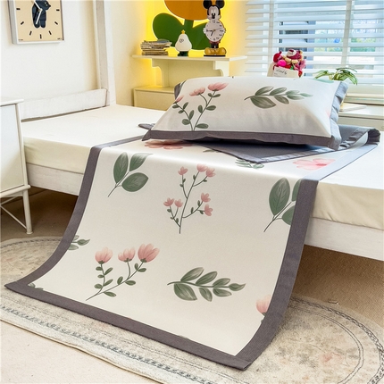 91家纺网 家纺一手货源 找家纺 孩子王家纺 2024新款凉感卡通冰丝席-学生款 清新花丛