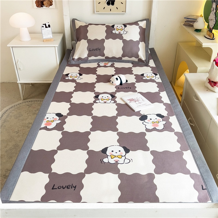 91家纺网 家纺一手货源 找家纺 孩子王家纺 2024新款凉感卡通冰丝席-学生款 雀跃小方狗