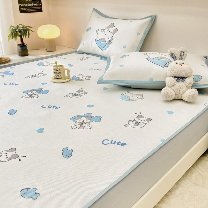 91家纺网 家纺一手货源 找家纺 全季家居 2024新款5A抗菌小清新数码印花冰藤席 床笠款-猫猫鱼