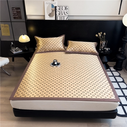 91家纺网 家纺一手货源 找家纺 孩子王家纺 2024新款高档提花加厚凉感款冰丝席路易世家系列-成人凉席 路易世家-咖（高档提花 加厚凉感款）