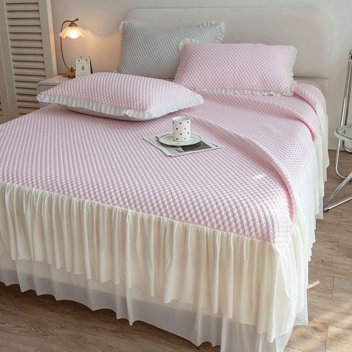 91家纺网 家纺一手货源 找家纺 青雅席业 2025新款蕾丝花边床单款凉豆豆快速冰感凉席三件套 豆豆粉