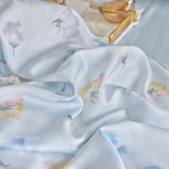 91家纺网 家纺一手货源 找家纺 氧家 2025新款莱赛尔天丝数码印花四件套宽边断角工艺（礼盒装）香微蓝