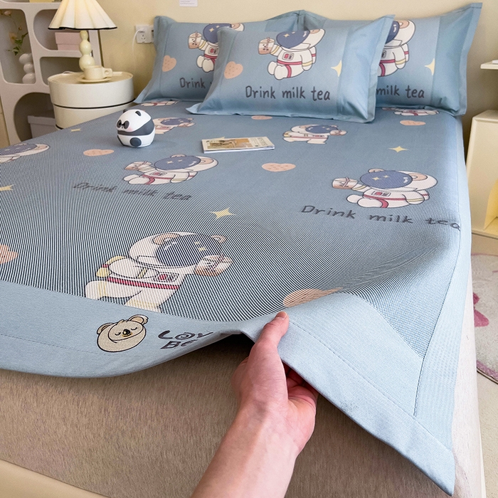 91家纺网 家纺一手货源 找家纺 全季家居 2024新款A类抗菌数码印花冰藤席三件套 床席款-宇航员