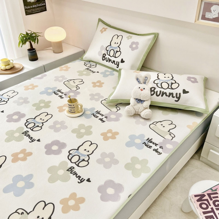 91家纺网 家纺一手货源 找家纺 全季家居 2024新款5A抗菌小清新数码印花冰藤席 床笠款-花花兔