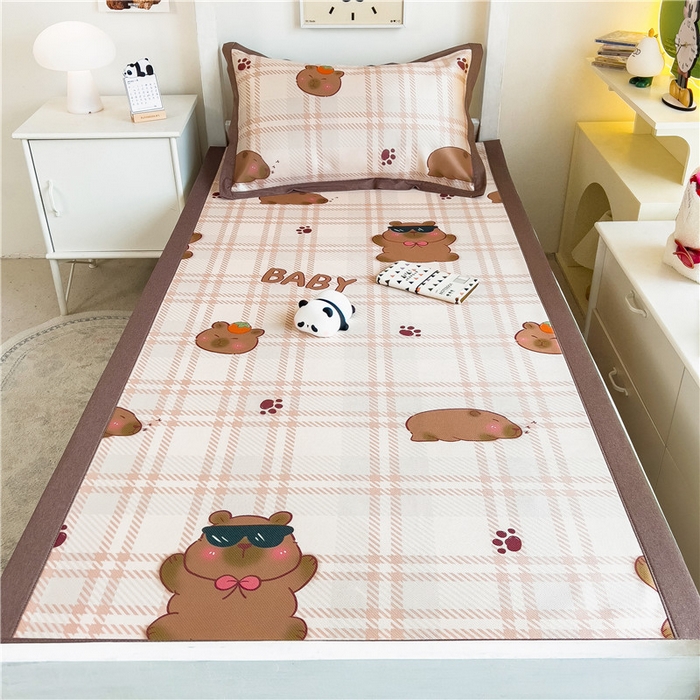 91家纺网 家纺一手货源 找家纺 孩子王家纺 2024新款凉感卡通冰丝席-学生款 呆萌水豚