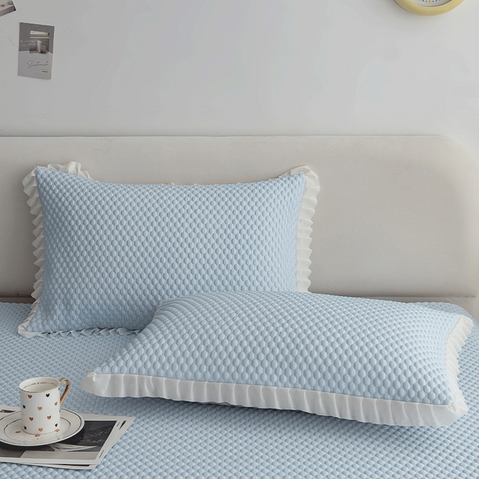 91家纺网 家纺一手货源 找家纺 青雅席业 2025新款蕾丝花边床单款凉豆豆快速冰感凉席三件套 豆豆蓝