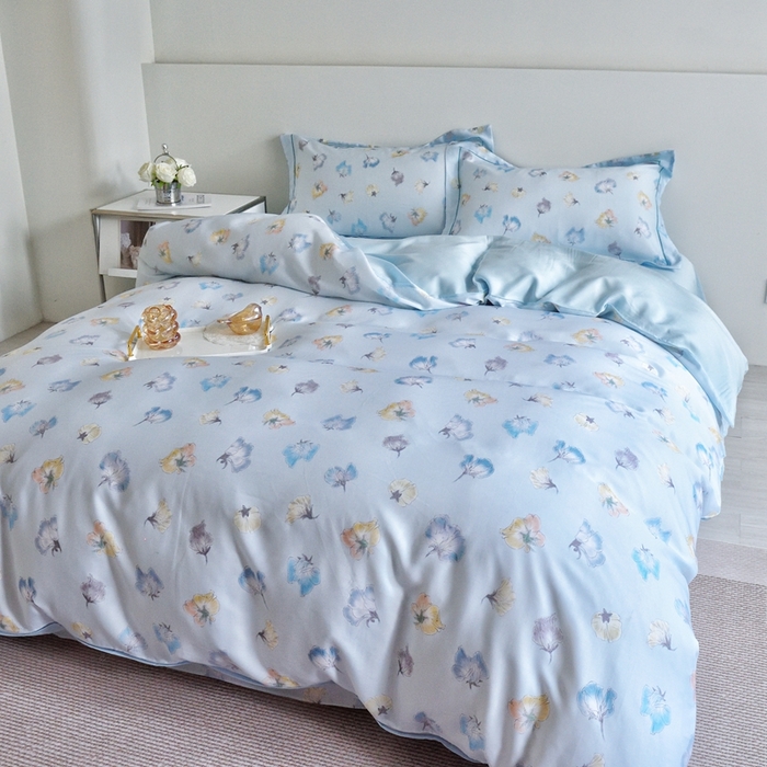 91家纺网 家纺一手货源 找家纺 氧家 2025新款莱赛尔天丝数码印花四件套宽边断角工艺（礼盒装）香微蓝