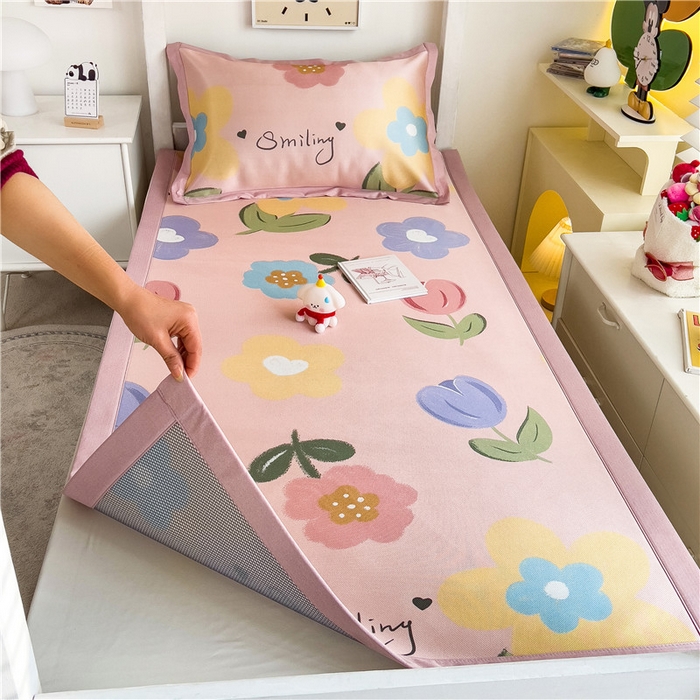 91家纺网 家纺一手货源 找家纺 孩子王家纺 2024新款凉感卡通冰丝席-学生款 缤纷花园