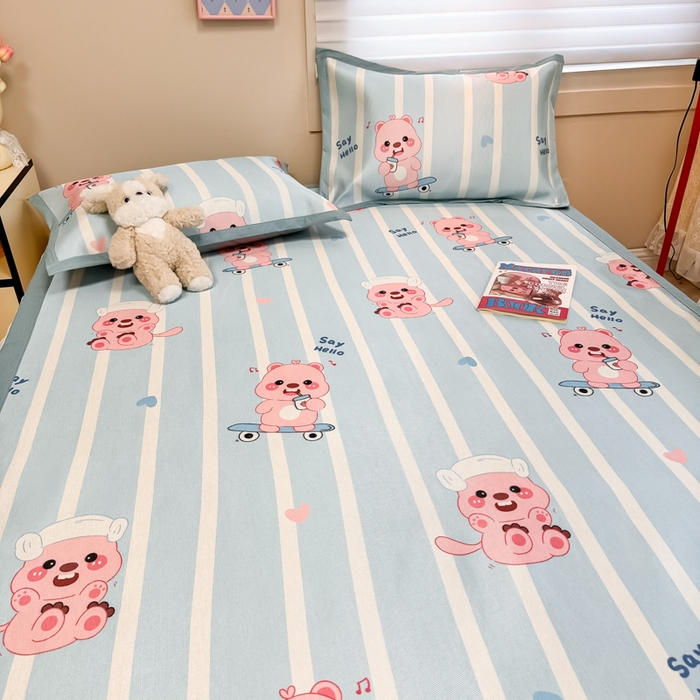 91家纺网 家纺一手货源 找家纺 2025新款慕尚600D数码印花冰丝凉席 滑板熊