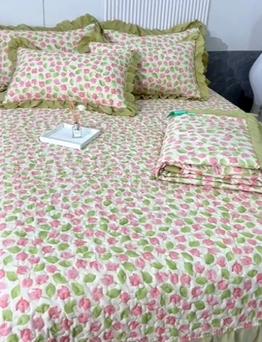 91家纺网 家纺一手货源 找家纺 梦柏家纺 2024新款亲肤泡泡棉夹棉床盖夏被四件套 花舞