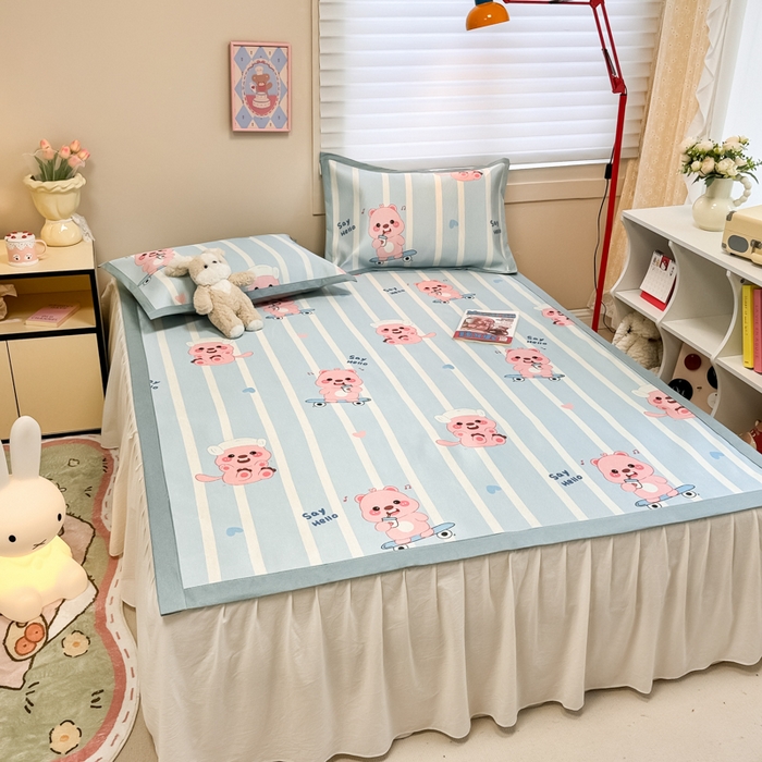 91家纺网 家纺一手货源 找家纺 2025新款慕尚600D数码印花冰丝凉席 滑板熊