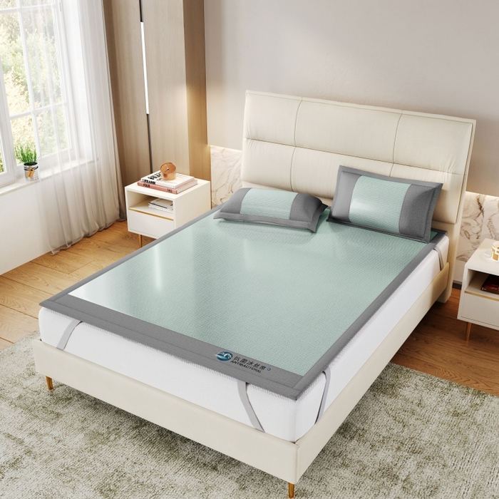 91家纺网 家纺一手货源 找家纺 爱宝被业 2025新款冰丝凉席刺绣款 绿