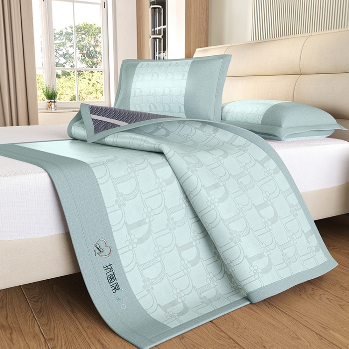 91家纺网 家纺一手货源 找家纺 爱宝被业 2024新款冰丝凉席提花刺绣字母款 蓝