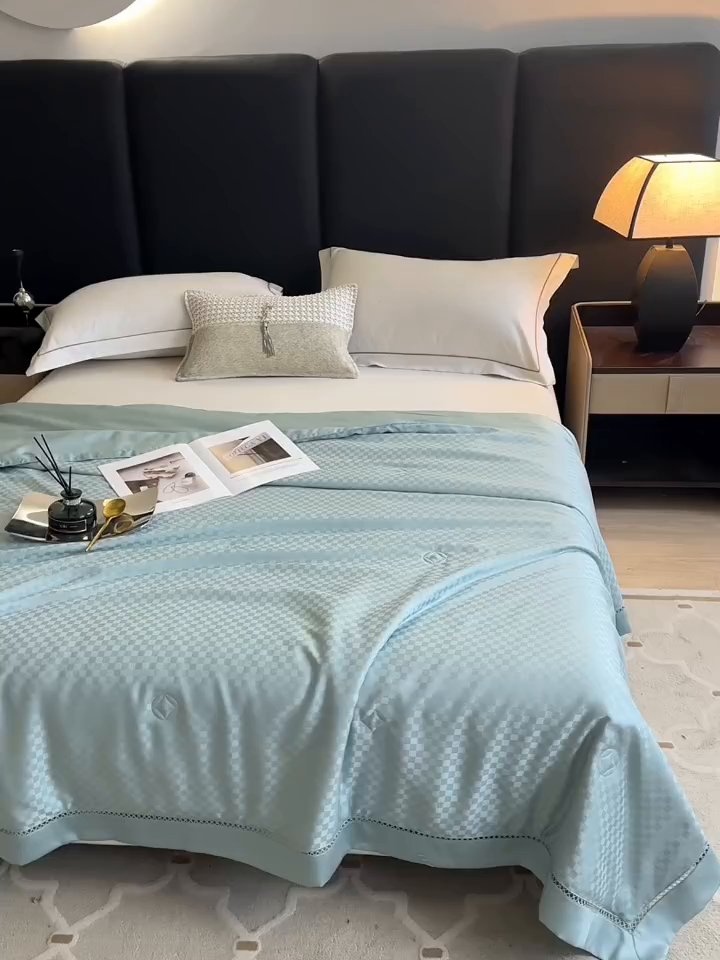 91家纺网 家纺一手货源 找家纺 蜜柚 2024新款60s莱赛尔天丝提花大豆夏被-格言系列（控价199以上） 格言绿