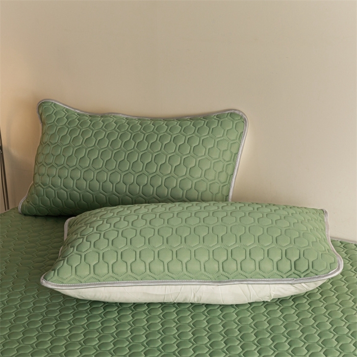 91家纺网 家纺一手货源 找家纺 欧邦 新款纯色A类凉感丝乳胶床笠三件套 牛油绿