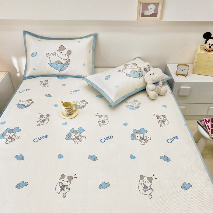 91家纺网 家纺一手货源 找家纺 全季家居 2024新款5A抗菌小清新数码印花冰藤席 床笠款-猫猫鱼