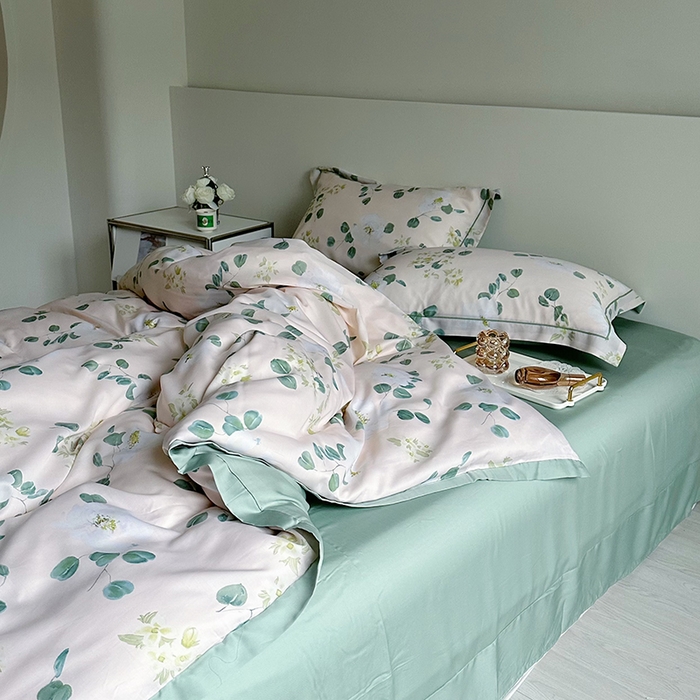 91家纺网 家纺一手货源 找家纺 氧家 2025新款莱赛尔天丝数码印花四件套宽边断角工艺（礼盒装）伊美莎粉