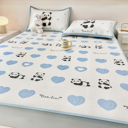 91家纺网 家纺一手货源 找家纺 全季家居 2024新款5A抗菌小清新数码印花冰藤席 床笠款-爱心熊猫