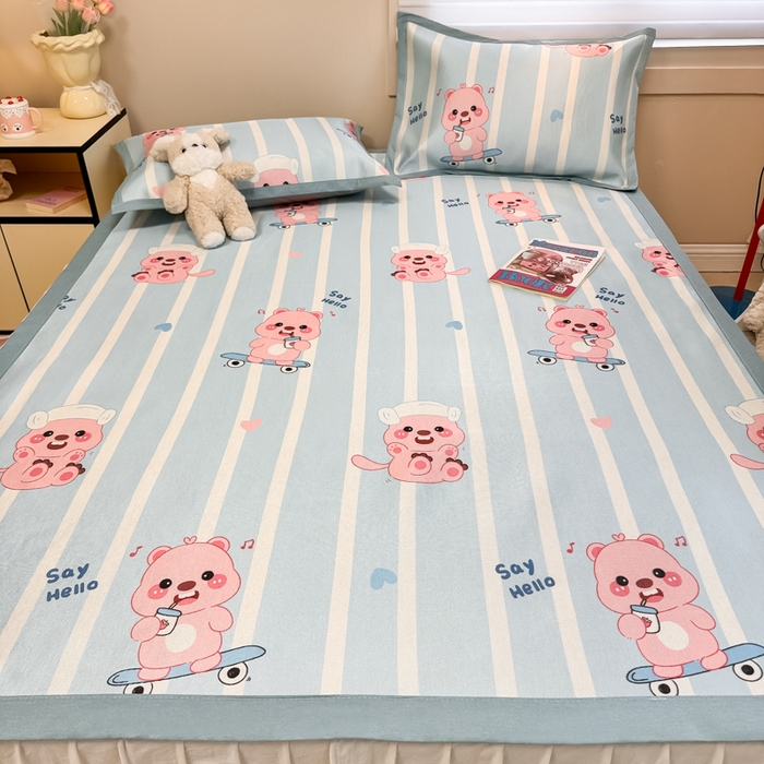 91家纺网 家纺一手货源 找家纺 2025新款慕尚600D数码印花冰丝凉席 滑板熊