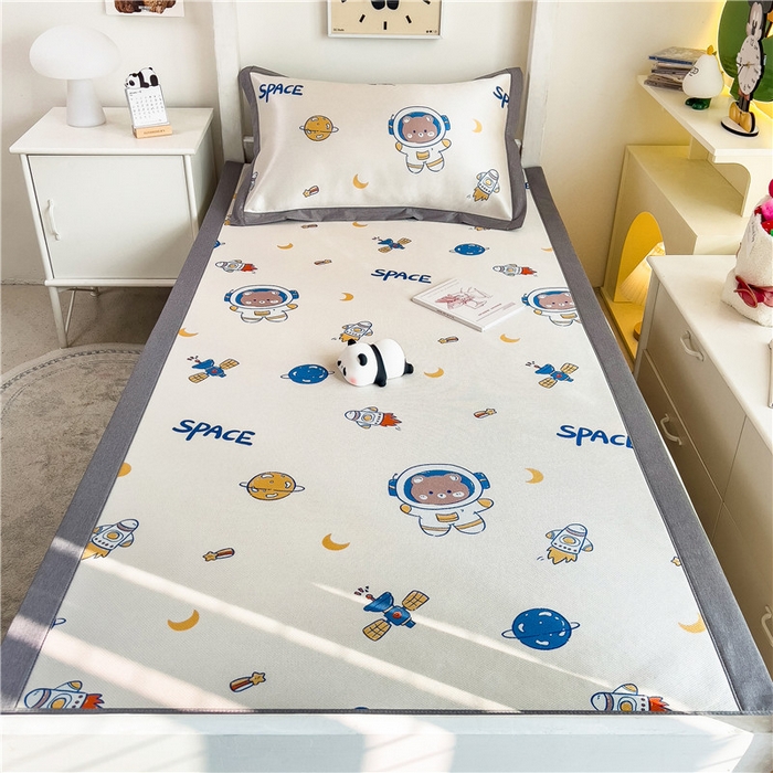 91家纺网 家纺一手货源 找家纺 孩子王家纺 2024新款凉感卡通冰丝席-学生款 遨游宇航熊