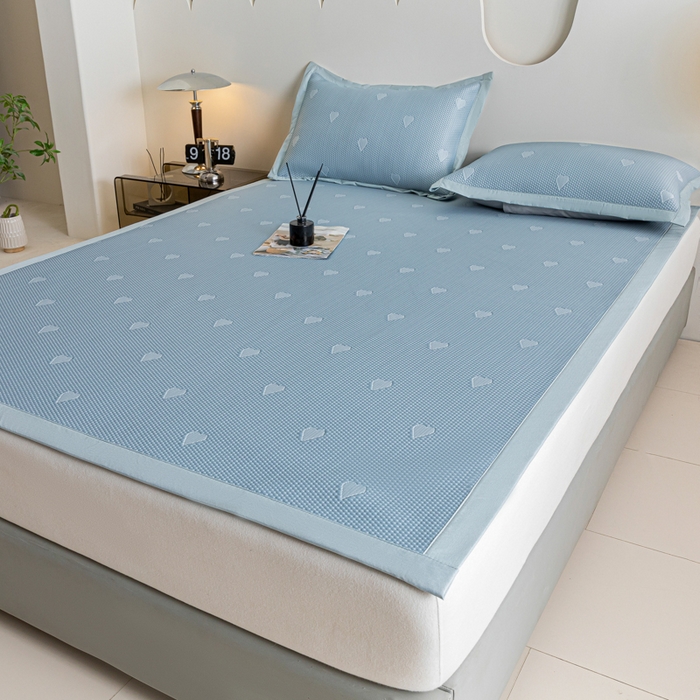 91家纺网 家纺一手货源 找家纺 航途席业 2025新款凉席凉豆豆软席床席款 心相印-海盐蓝